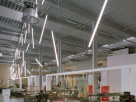 Lichtinstallation, Hans Peter Kuhn – Museum Tuch + Technik, Neumünster (innen)