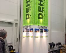 Rollbare und zerlegbare Werbesäule für Messeeinsatz