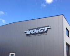 Fassadenwerbung: Einzelbuchstaben, konturbeleuchtet